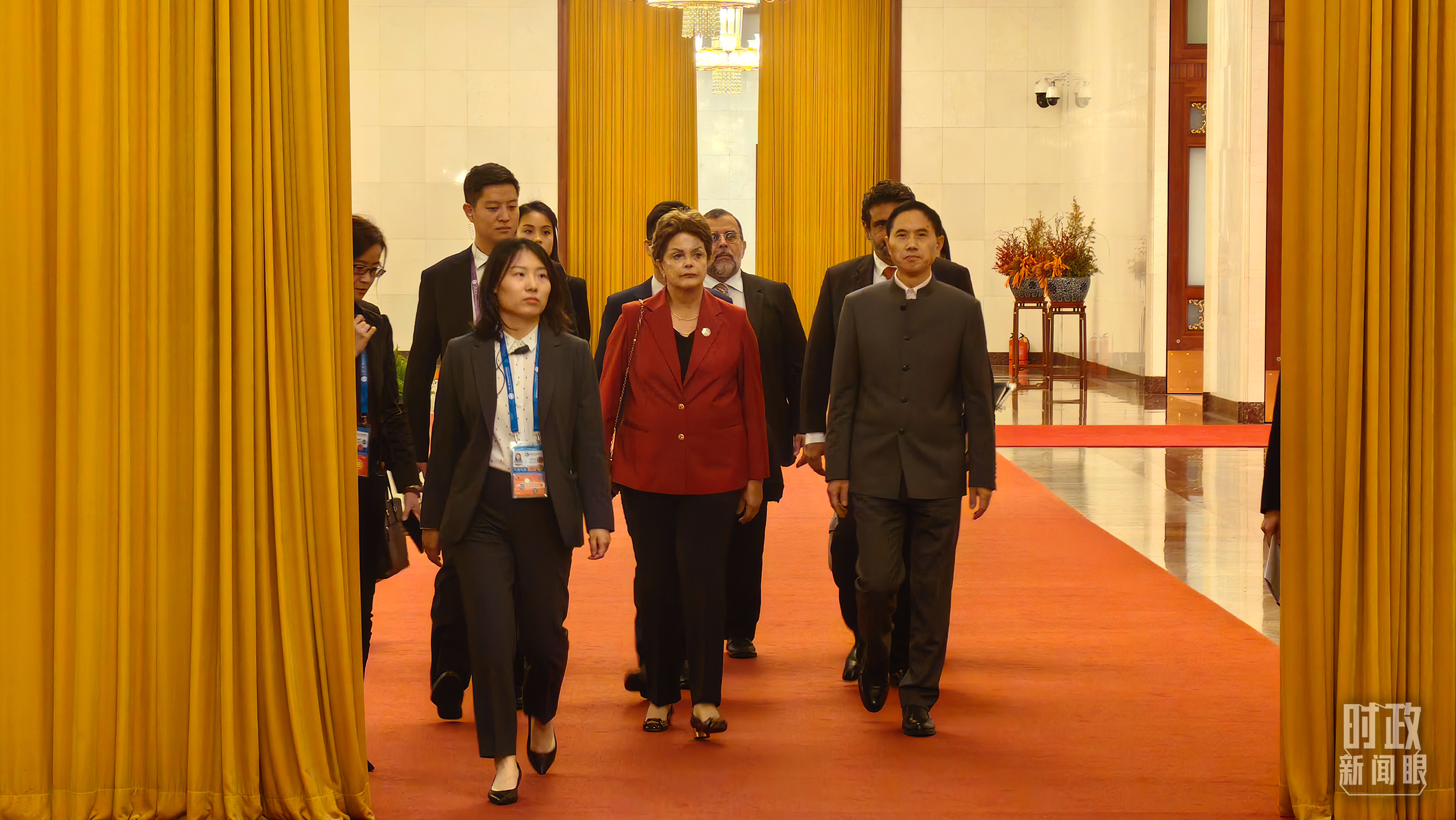 时政新闻眼丨高峰论坛圆满成功，习近平密集会见传递清晰信号