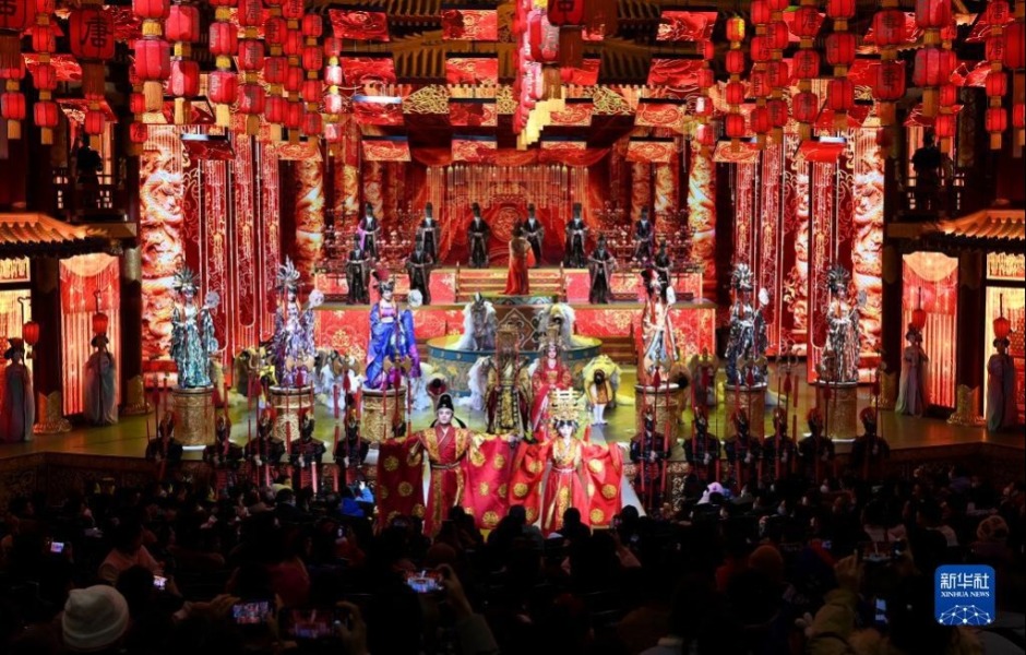 陕西西安大唐芙蓉园内上演的大型歌舞剧《梦回大唐》（1月24日摄）。新华社记者 刘潇 摄
