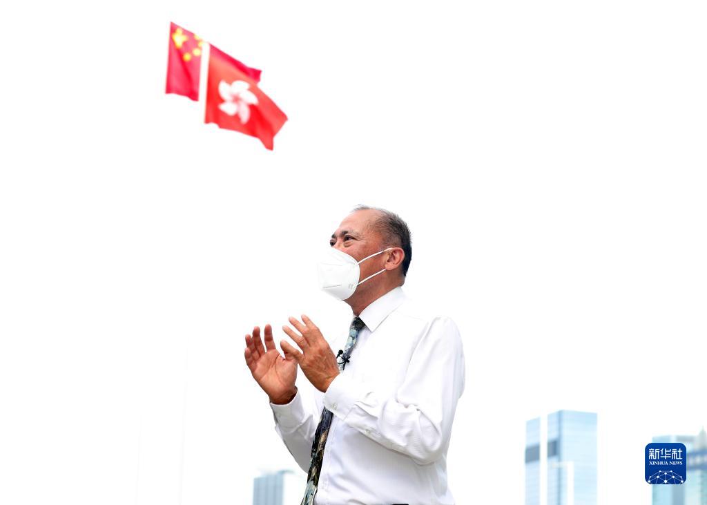 柴家辉是香港回归当日凌晨的升旗手,如今已经退休.