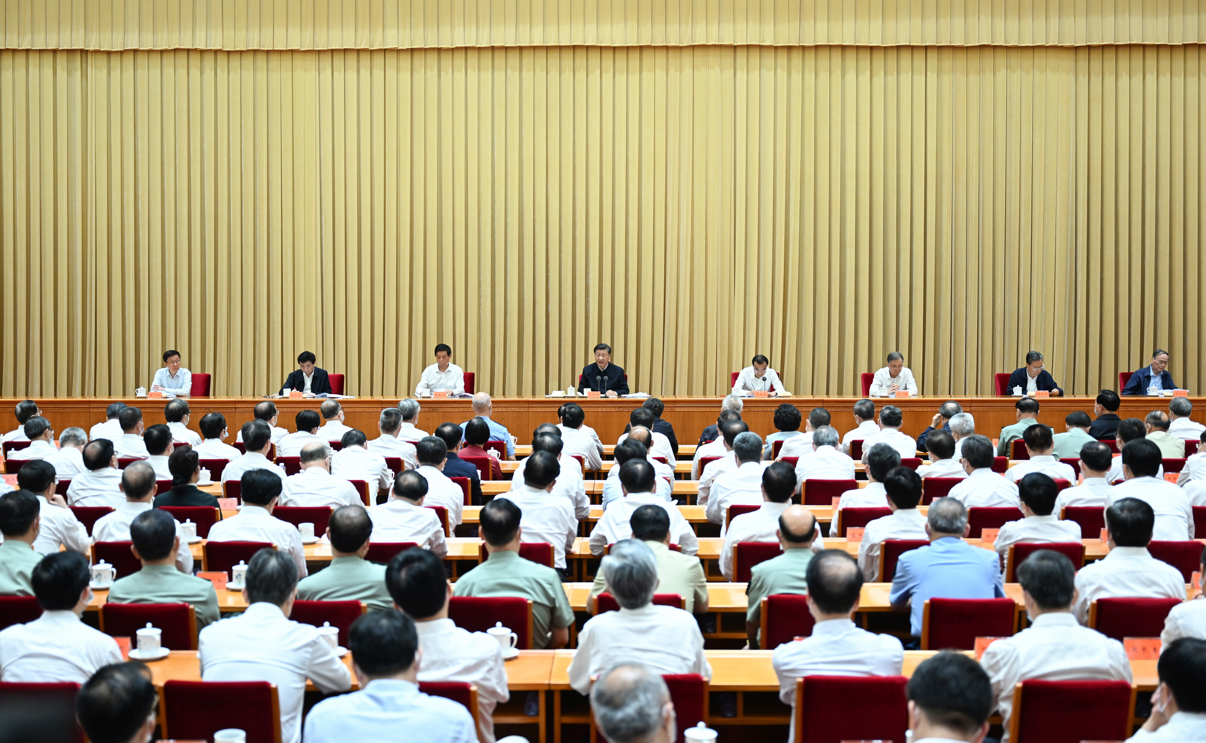 习近平在省部级主要领导干部“学习习近平总书记重要讲话精神，迎接党的二十大”专题研讨班上发表重要讲话强调 高举中国特色社会主义伟大旗帜 奋力谱写全面建设社会主义现代化国家崭新篇章