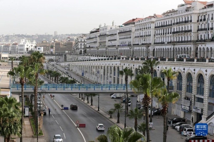 这是7月10日拍摄的阿尔及利亚首都阿尔及尔的城市景观。新华社发