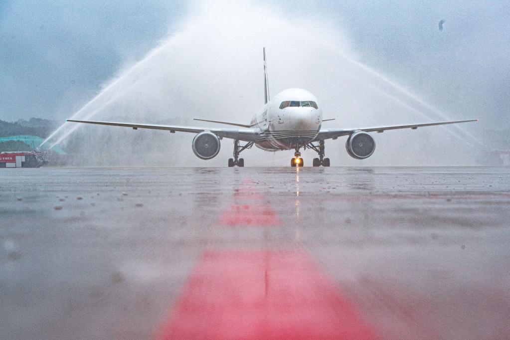 蓄势起航畅通“天空之路”——中国首个专业货运枢纽机场正式投运