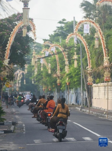 这是11月12日拍摄的印度尼西亚巴厘岛街头风景。新华社发（祖卡南摄）
