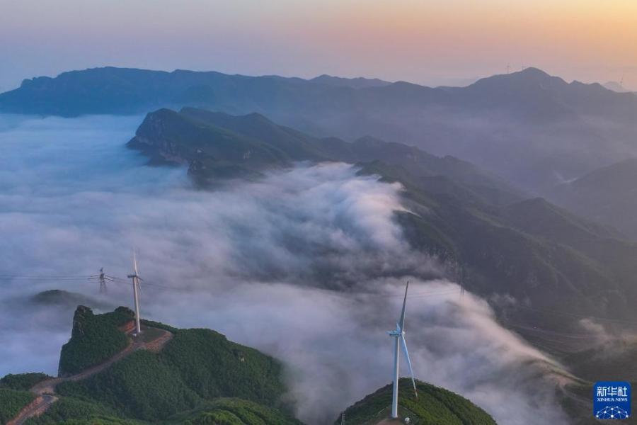 5月30日在河北省内丘县拍摄的太行山区云海景观（无人机照片）。