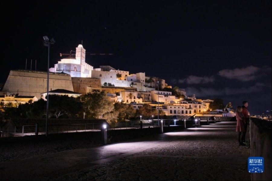 这是4月9日在西班牙巴利阿里群岛伊维萨岛拍摄的伊维萨城。新华社记者 孟鼎博 摄