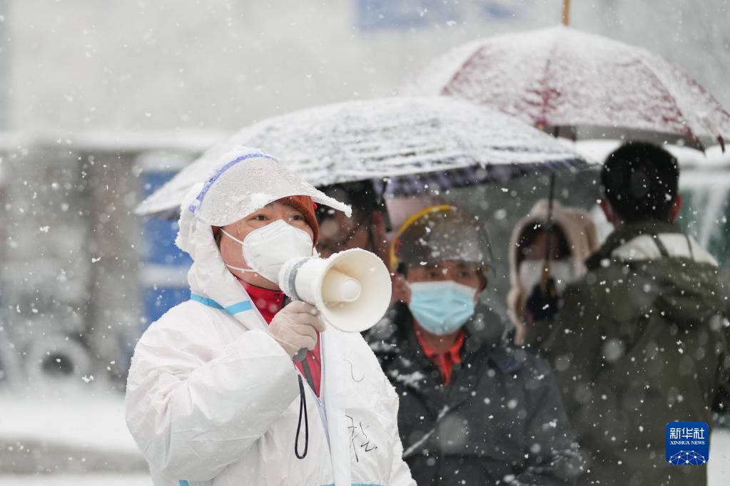 “始终坚持人民至上、生命至上”——习近平总书记指挥打好统筹疫情防控和经济社会发展之战述评