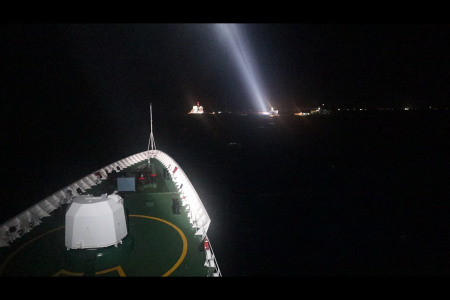 中国海警在南海海域成功救助有倾覆危险外轮