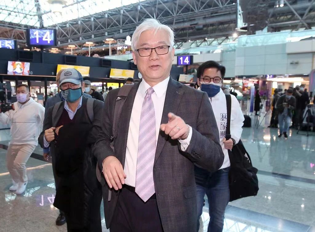 中国国民党副主席夏立言率团抵达北京