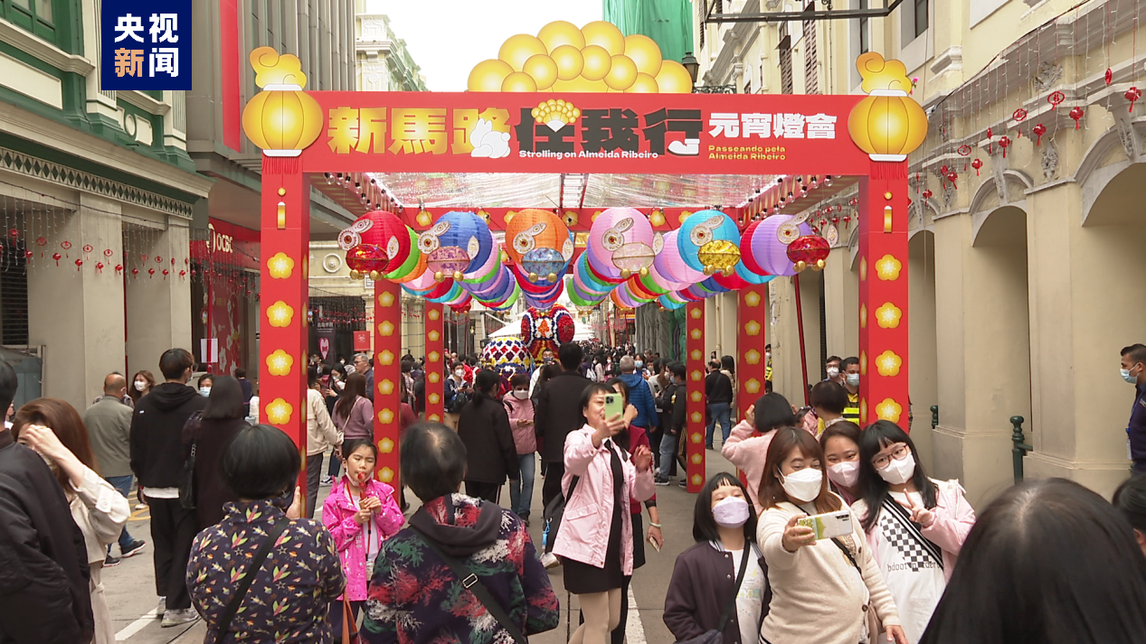 全面恢复内地与港澳人员往来首日 首批内地旅行团抵澳