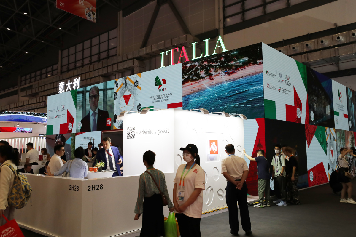 第三届中国国际消费品博览会迎来开馆首日