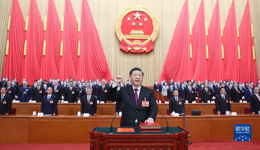 （两会受权发布）十四届全国人大一次会议选举产生新一届国家领导人 习近平全票当选国家主席中央军委主席 赵乐际当选全国人大常委会委员长 韩正当选国家副主席 新当选国家领导人进行宪法宣誓 会议批准国务院机构改革方案