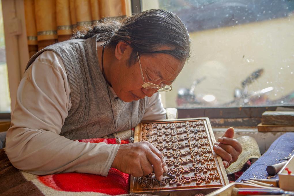 西藏昌都波罗乡“木刻古村”：刻出美好生活新图景