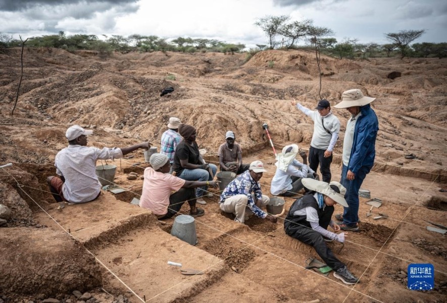 这是11月3日在肯尼亚巴林戈郡马里加特镇拍摄的中肯联合考古队发掘现场。新华社记者 王冠森 摄