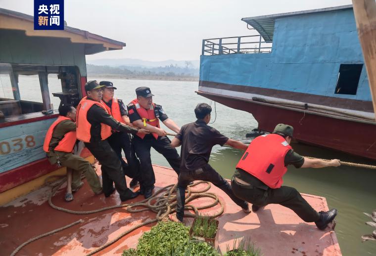 中老缅泰湄公河联合巡逻执法编队成功救助老挝籍遇险商船
