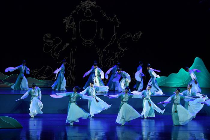 中国残疾人艺术团新作《千手千眼》在甘肃敦煌首演