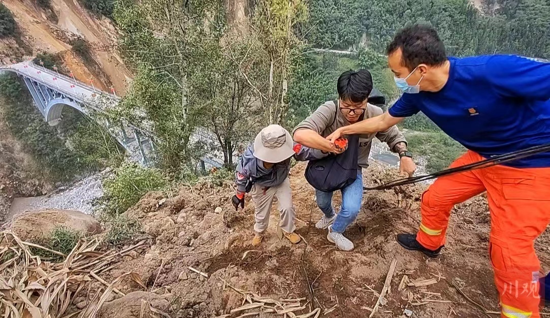 台北游客获救后主动当起志愿者：我只做了力所能及的事