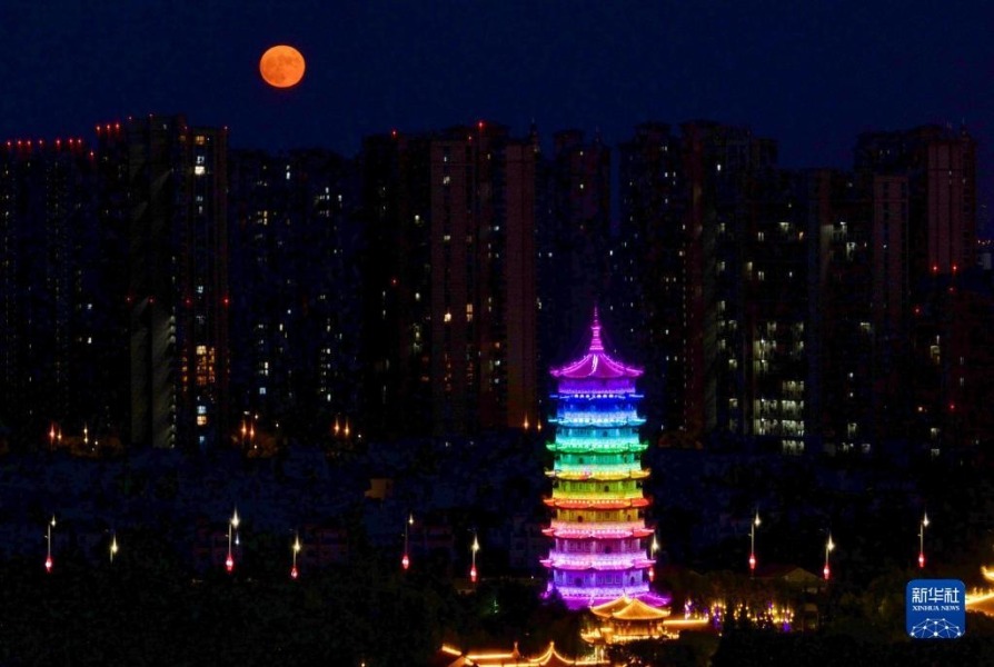 9月10日在江苏省昆山市拍摄的圆月（无人机照片）。新华社发（王须中 摄）