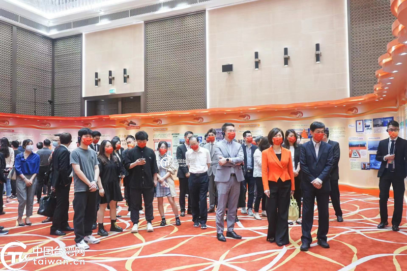 中华优秀传统文化协会组织在澳台青参观“国安展”