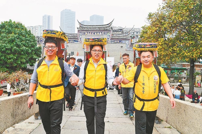 追寻祖先的共同记忆 两岸青年背着“福神”去寻根