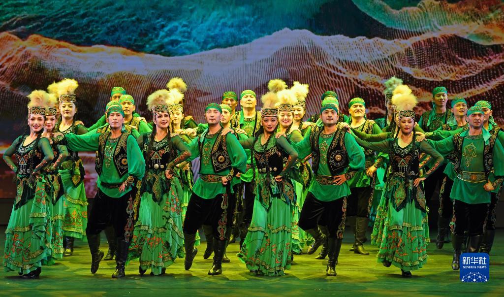 大型音舞诗画《掀起你的盖头来——新疆是个好地方》在港上演