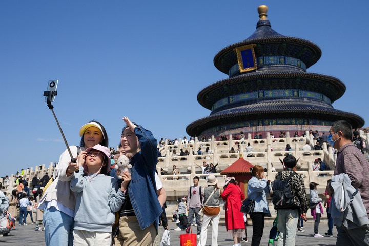 “五一”假期旅游火爆，中国经济复苏正在积聚动能
