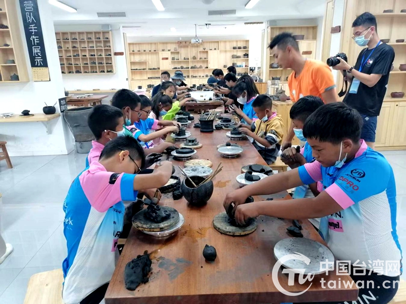 两岸青少年走进四川雅安 开展骑行交流