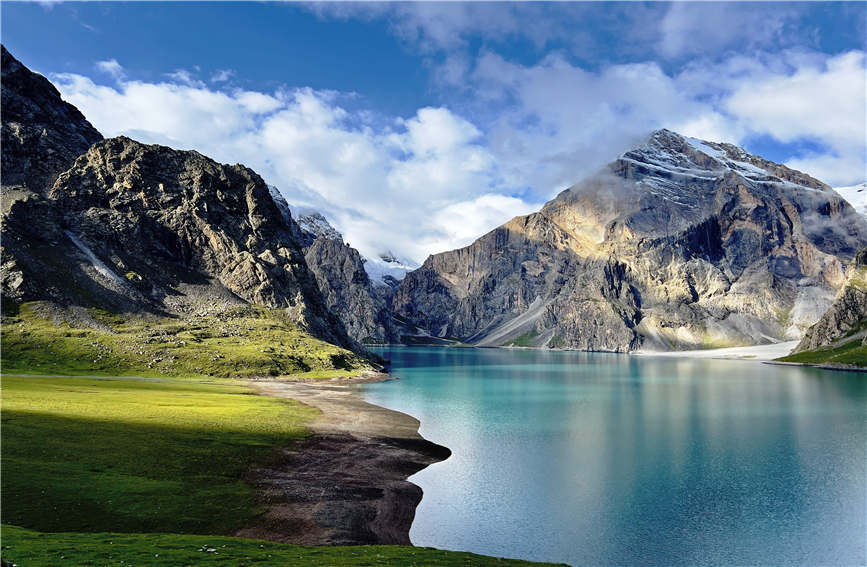 新疆乌孙古道天堂湖：波光云影中的“高原翡翠”