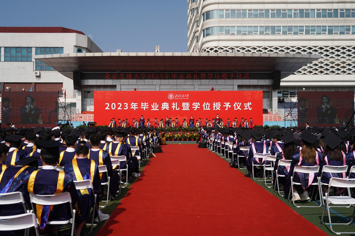 用AI代写论文或被撤销学位证 中国拟立法加强学位授予管理