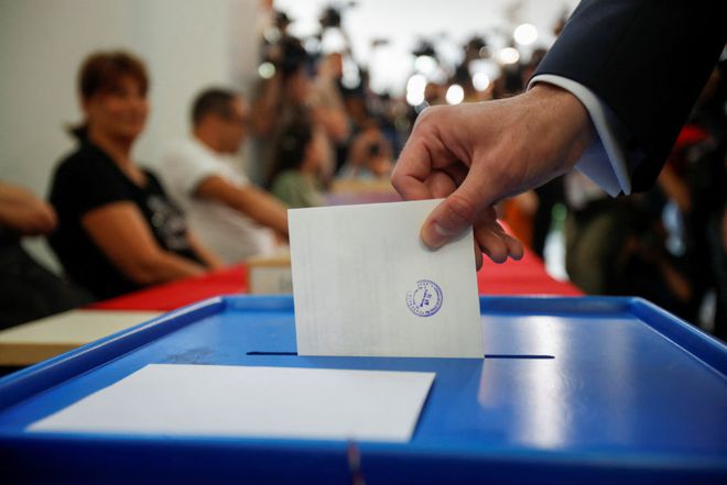 新加坡总统选举开始投票