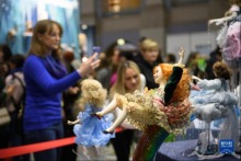 莫斯科举办玩偶艺术展