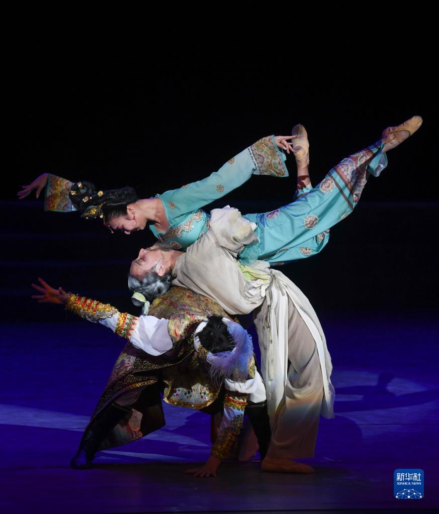 经典舞剧《丝路花雨》在乌鲁木齐上演