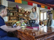 西班牙记者实地走访感受西藏繁荣：“这片土地迎来了新的机遇”