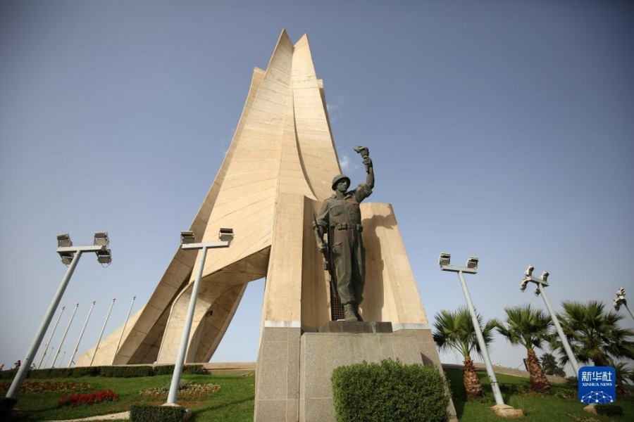 这是7月10日拍摄的阿尔及利亚首都阿尔及尔无名烈士纪念碑。新华社发