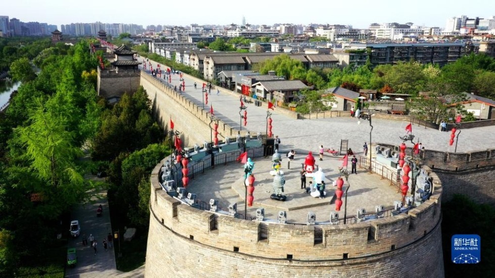 西安城墙西南城角（4月15日摄，无人机照片）。新华社记者 刘潇 摄